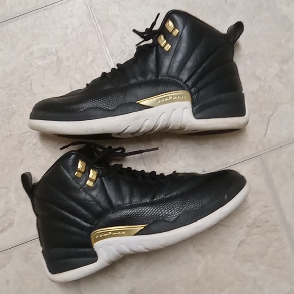 Women’s Jordan 12 Retro “Black Metallic Gold White”- size (9.5) - Picture 5 of 7